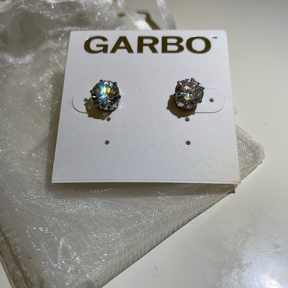 ⭐️*2/$10* ⭐️Round Cubic Zirconia CZ Silver Stud Earrings w/Claw Setting-NWT - Picture 2 of 5